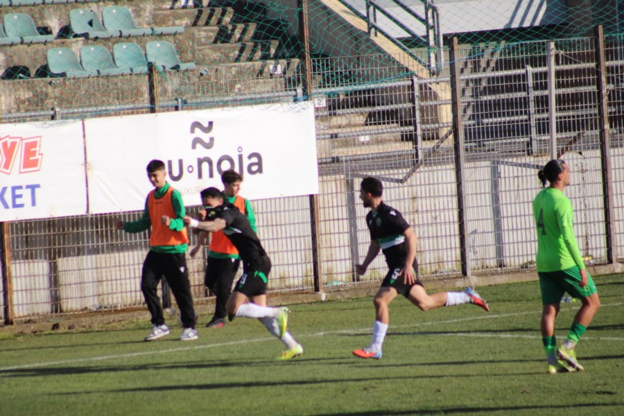 Πανθρακικός-Γιούχτας 4-1: Στον τελικό με ανατροπή