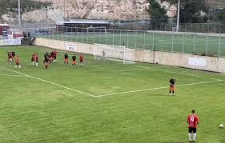 Ξέσπασε στον Αγ. Ιερόθεο το Κερατσίνι