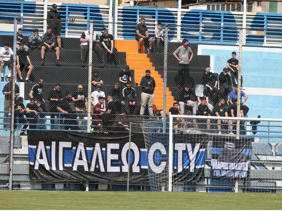 «Επίθεση» των φίλων του Αιγάλεω στους παίκτες