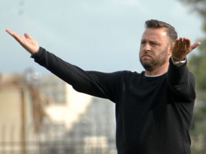 Συνεχίζει με Σπάθα