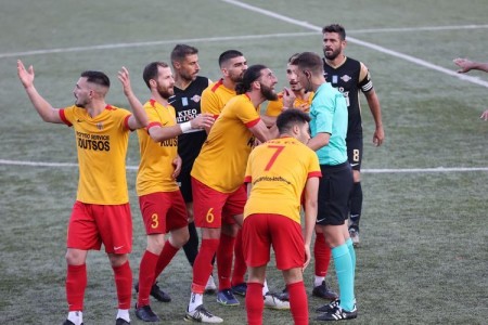 Αρης Πετρούπολης: Προκλητικός ο Μόσχου και οι βοηθοί του