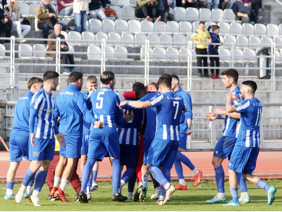 Ανατροπή Καβάλας και φωτιά στον όμιλο