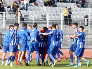 Ανατροπή Καβάλας και φωτιά στον όμιλο